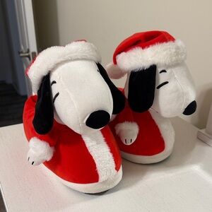 American Eagle Women’s Holiday Plush Snoopy Santa Slippers / Size M/L / NWOT